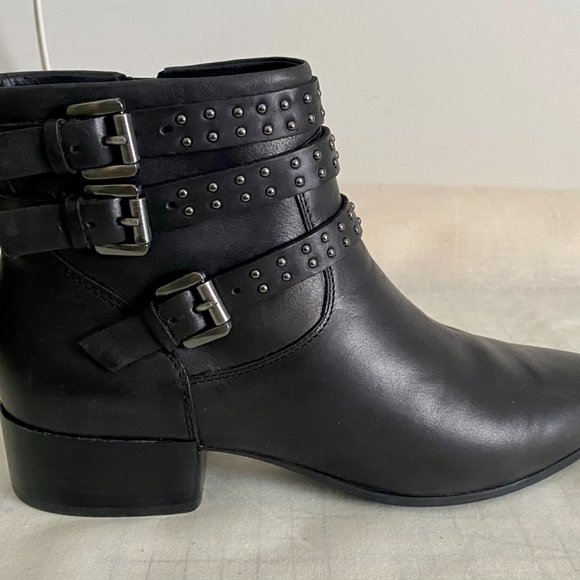 GEOX NWOB Comfy Black Leather Boots Grommets Trim Block Low Heel Zip EU41 US 9.5 - Picture 3 of 9